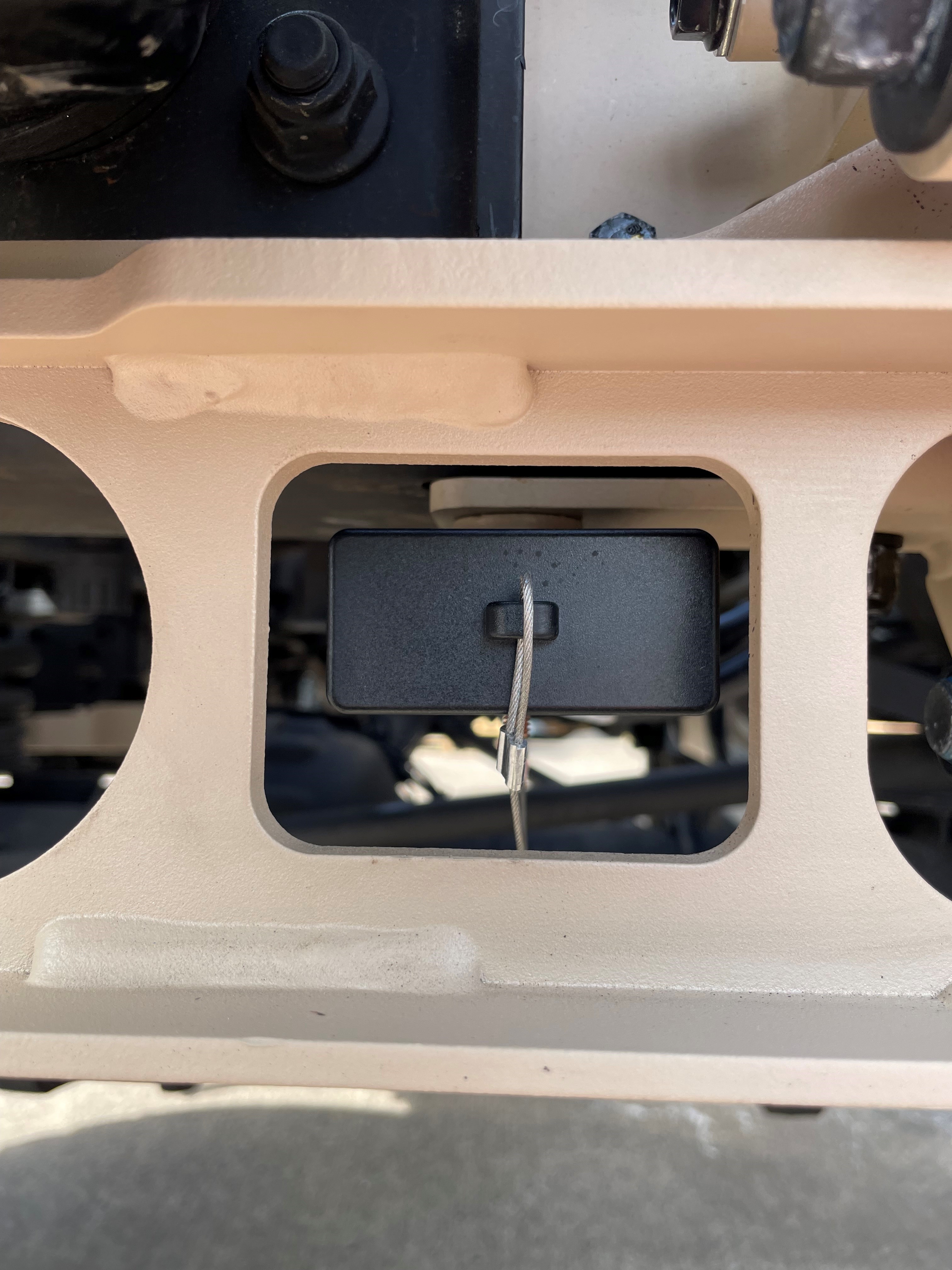 Rear Winch Anderson Plug.jpg