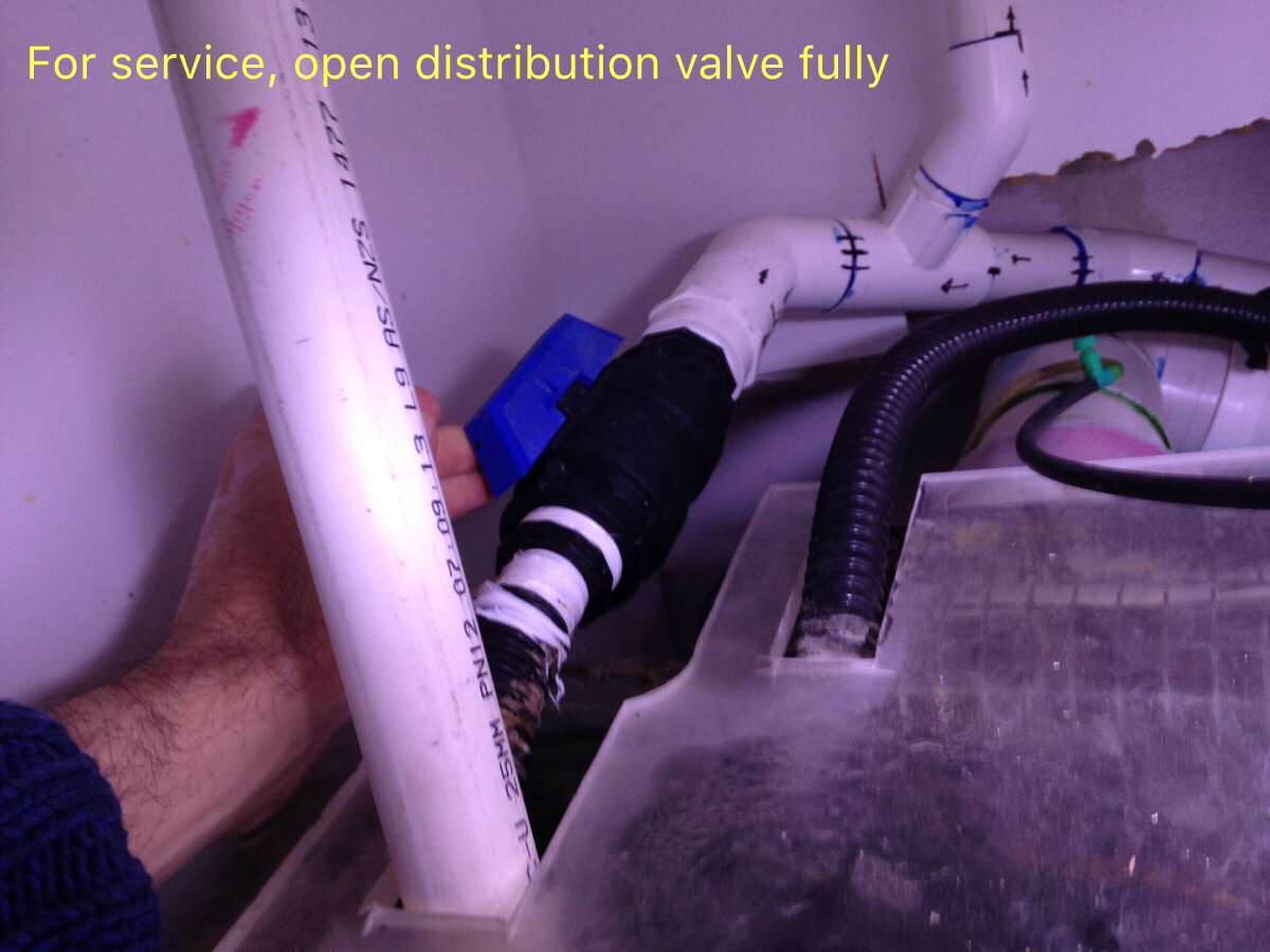 flow distribution valve, service position